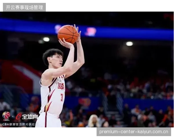 浙江队坚持高出手比重外线策略,吴前作为进攻发起点有效串联了侧翼射手群 浙江队坚持高出手比重外线策略,吴前作为进攻发起点有效串联了侧翼射手群
